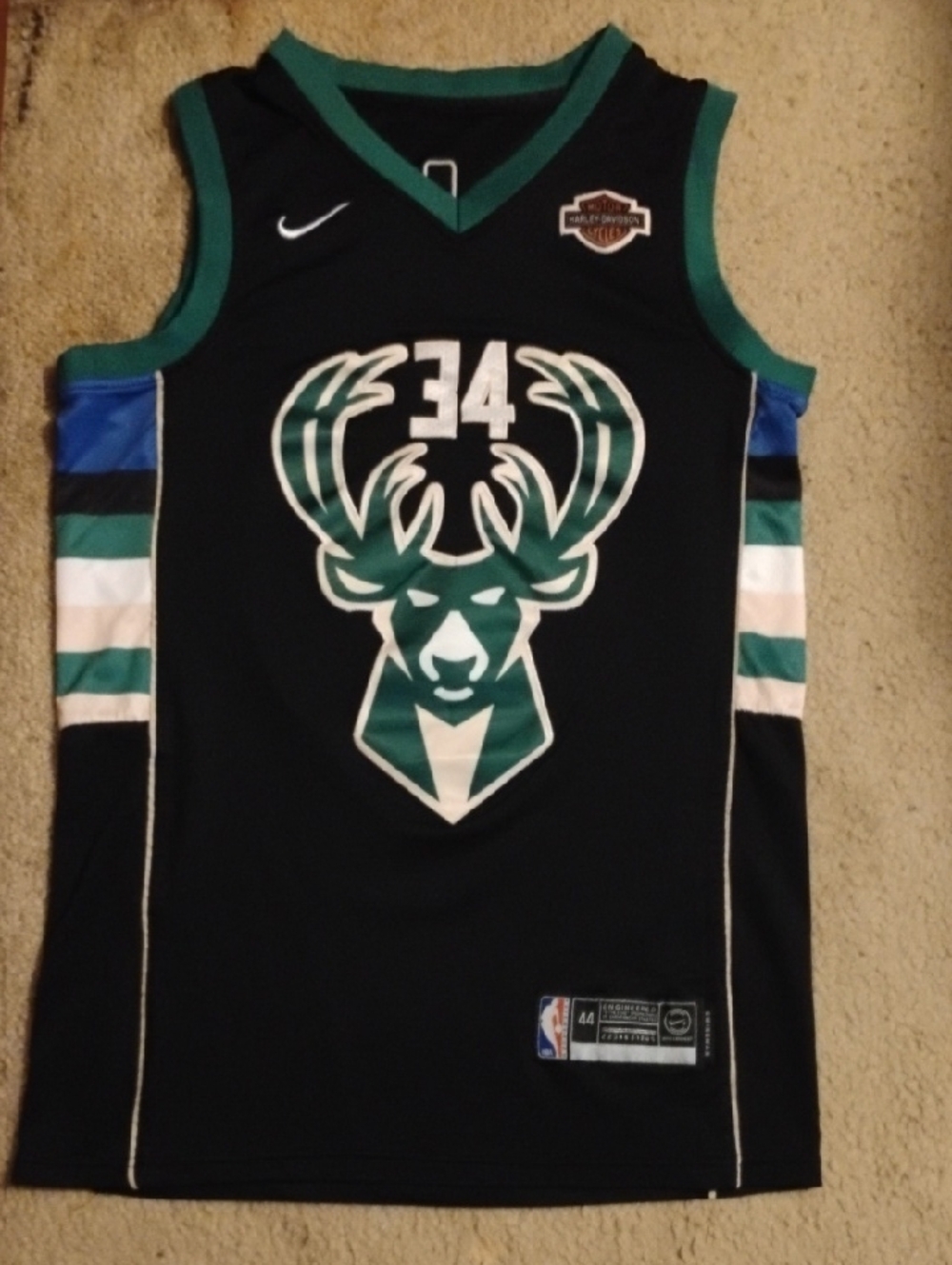 Nike Black & Green Milwaukee Bucks Giannis Antetokounmpo #34 Jersey